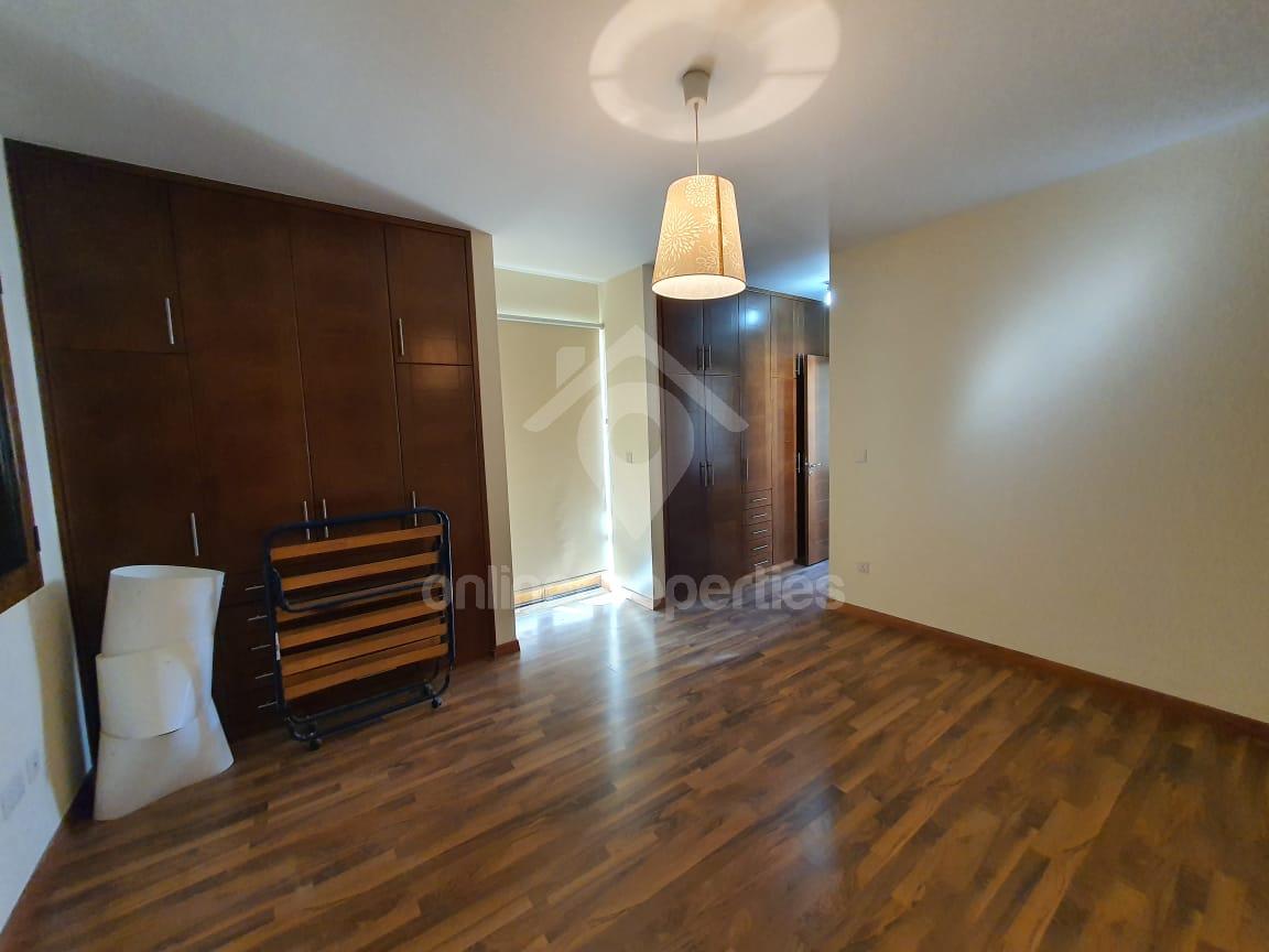 To change image, hover mouse over thumbnails below