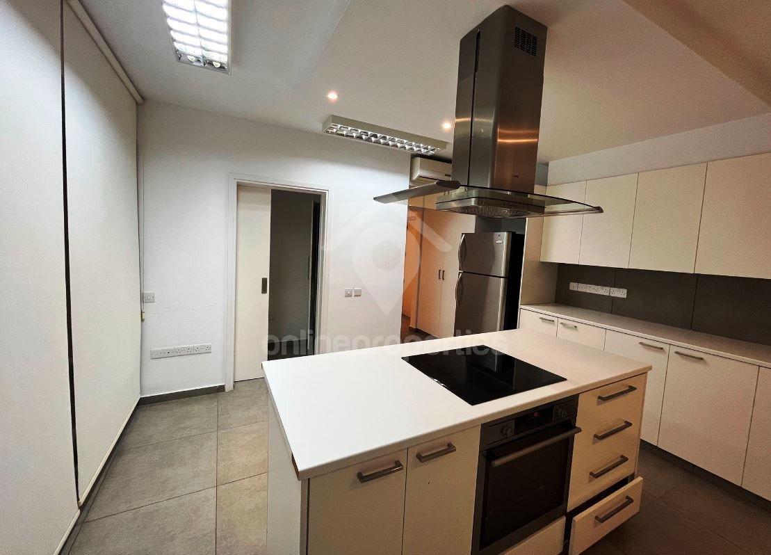 To change image, hover mouse over thumbnails below