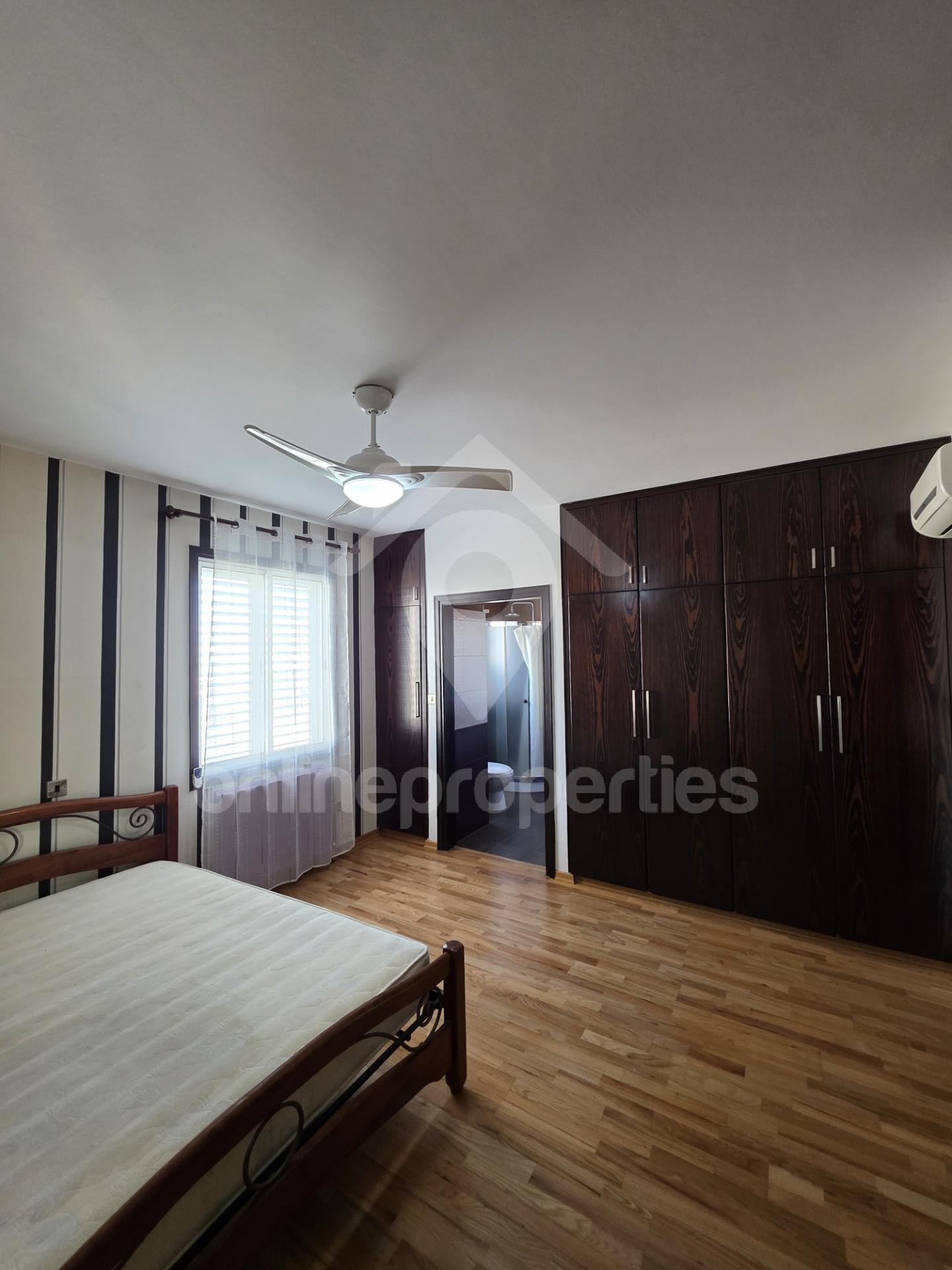 To change image, hover mouse over thumbnails below