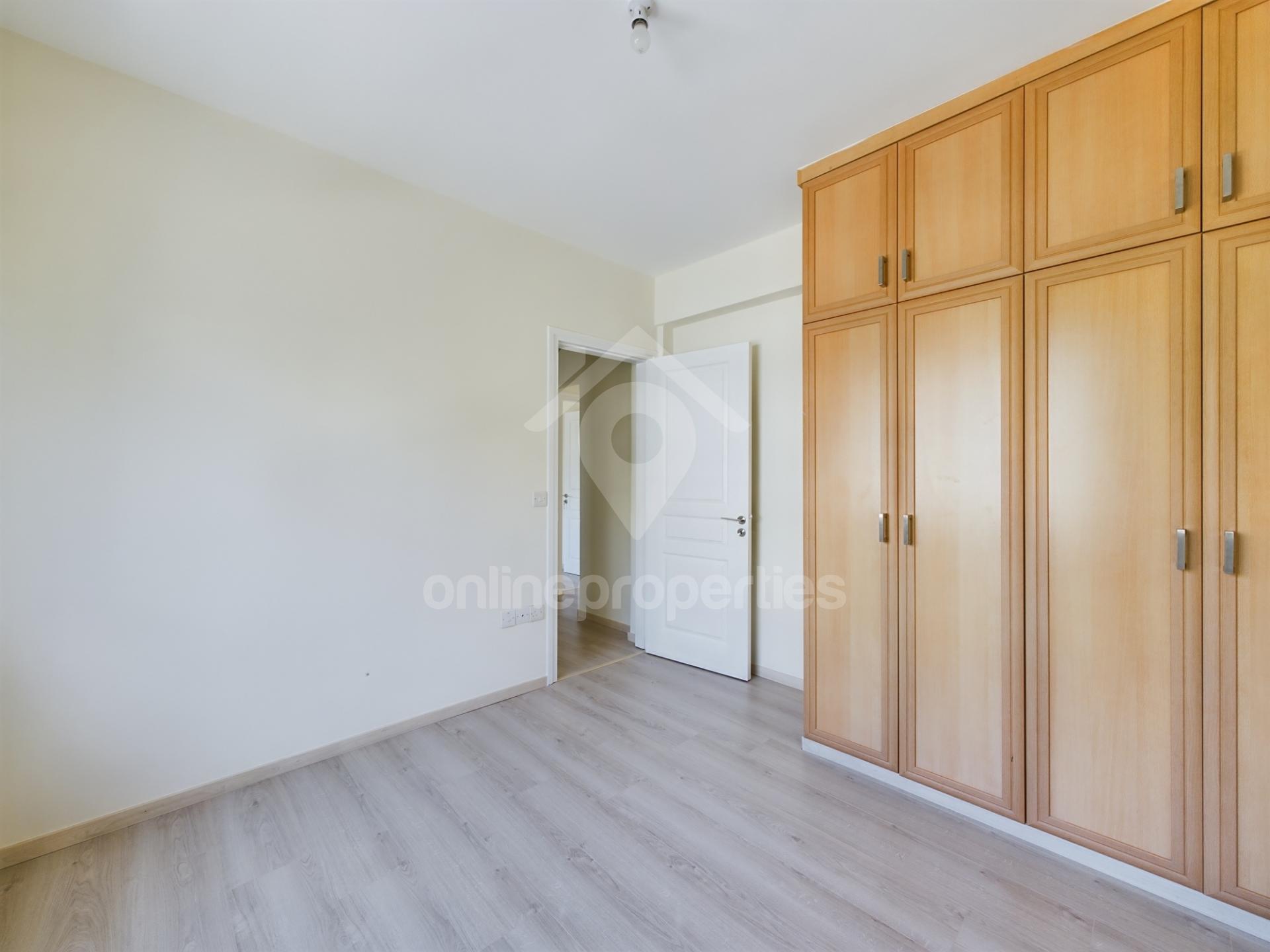 To change image, hover mouse over thumbnails below