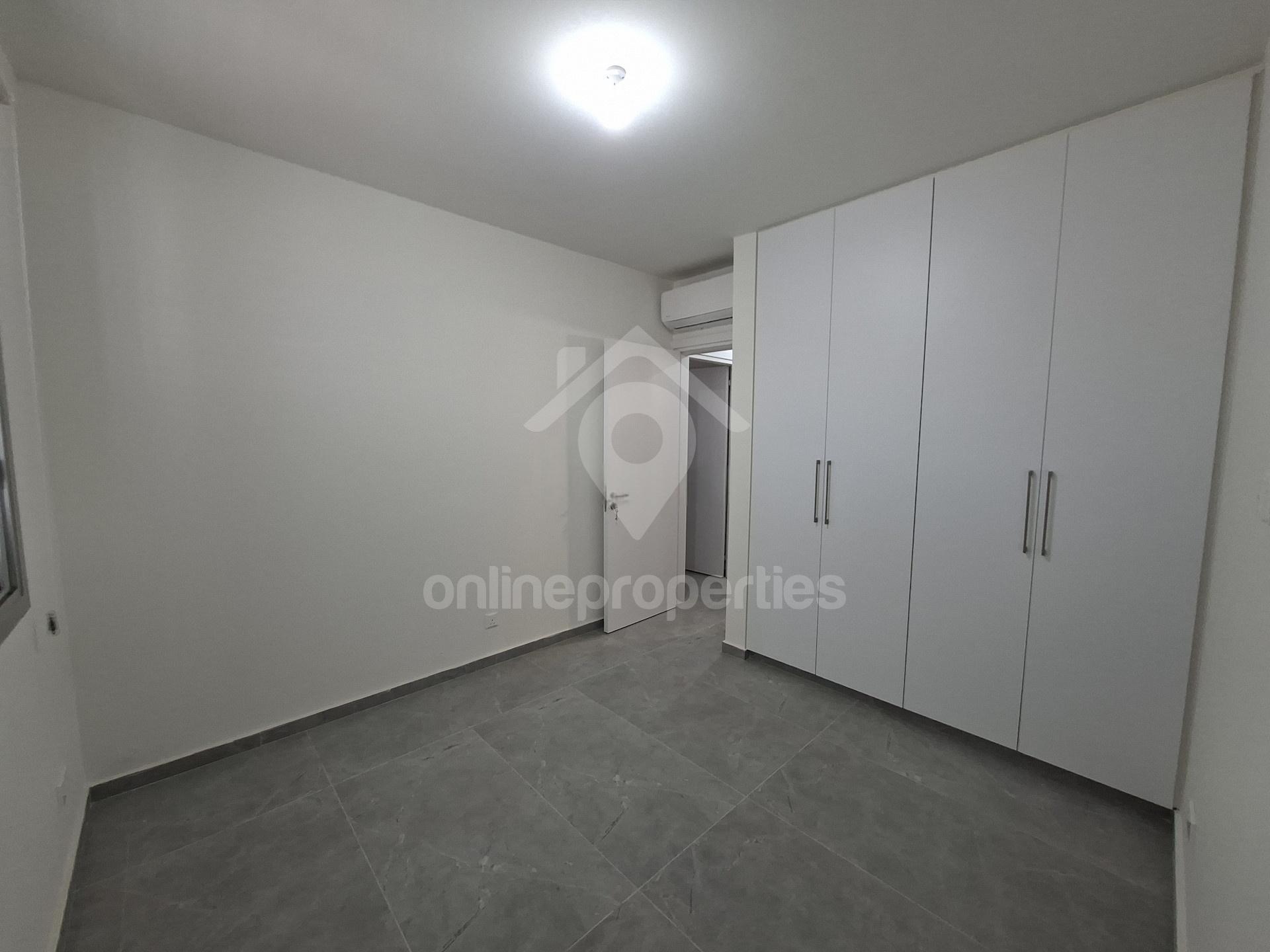 To change image, hover mouse over thumbnails below