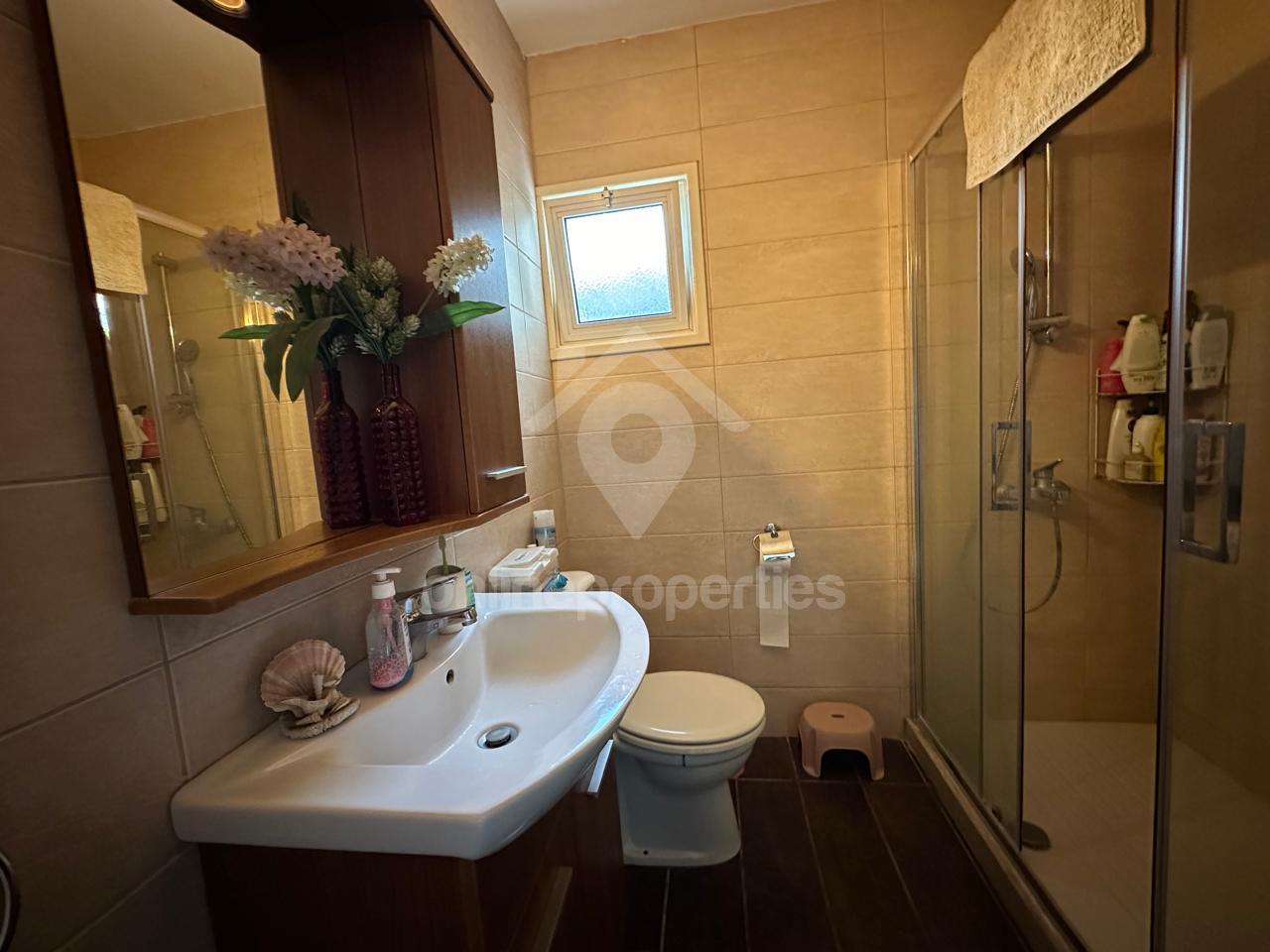 To change image, hover mouse over thumbnails below