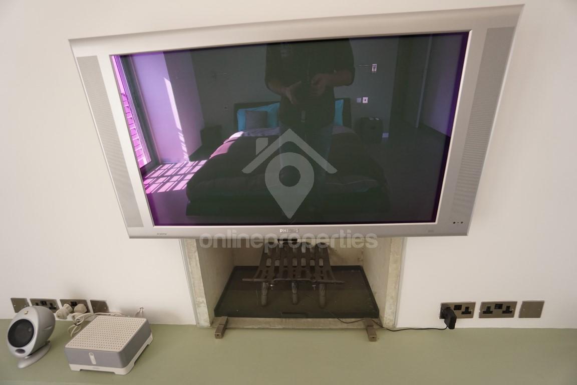 To change image, hover mouse over thumbnails below
