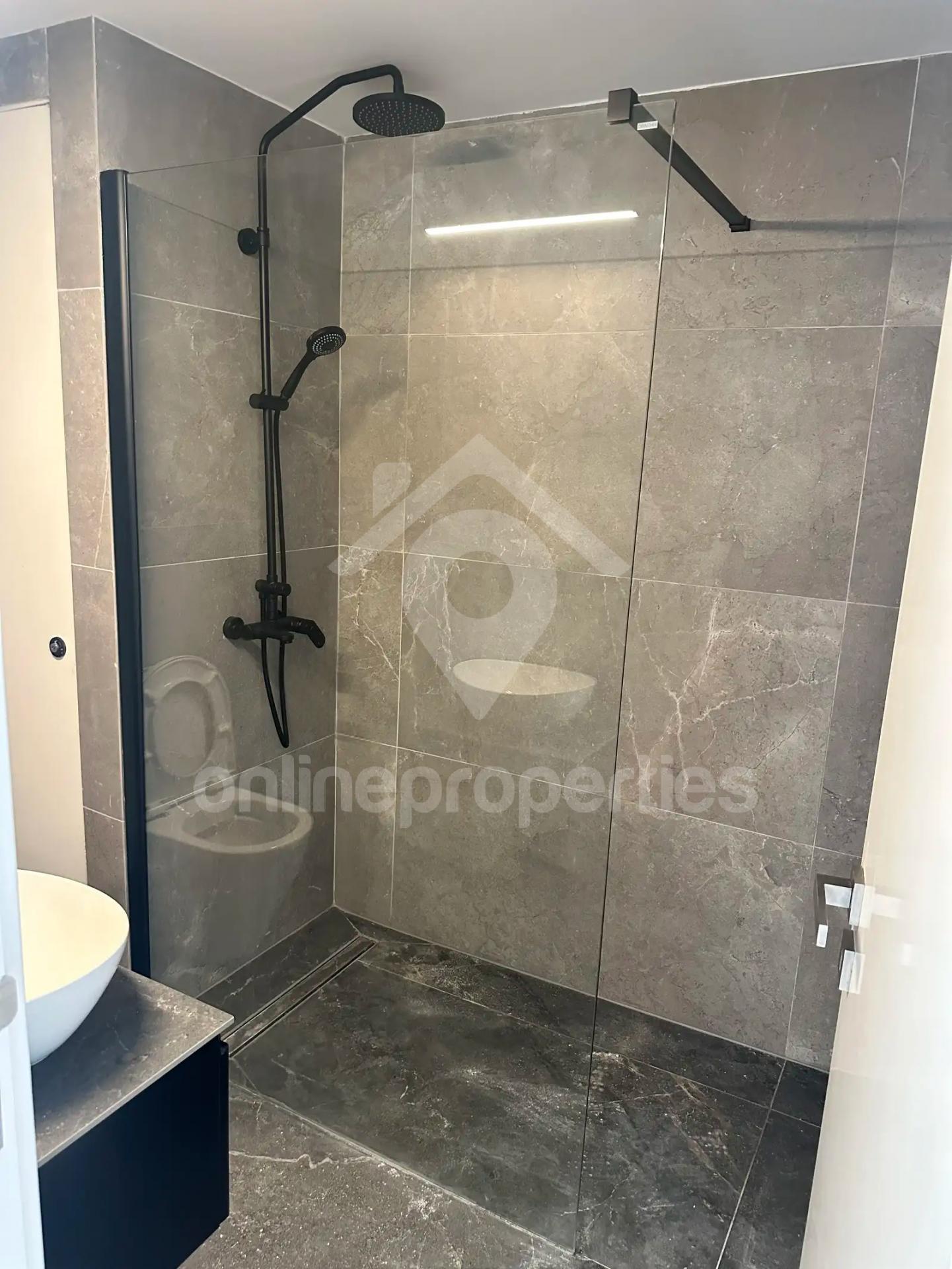 To change image, hover mouse over thumbnails below