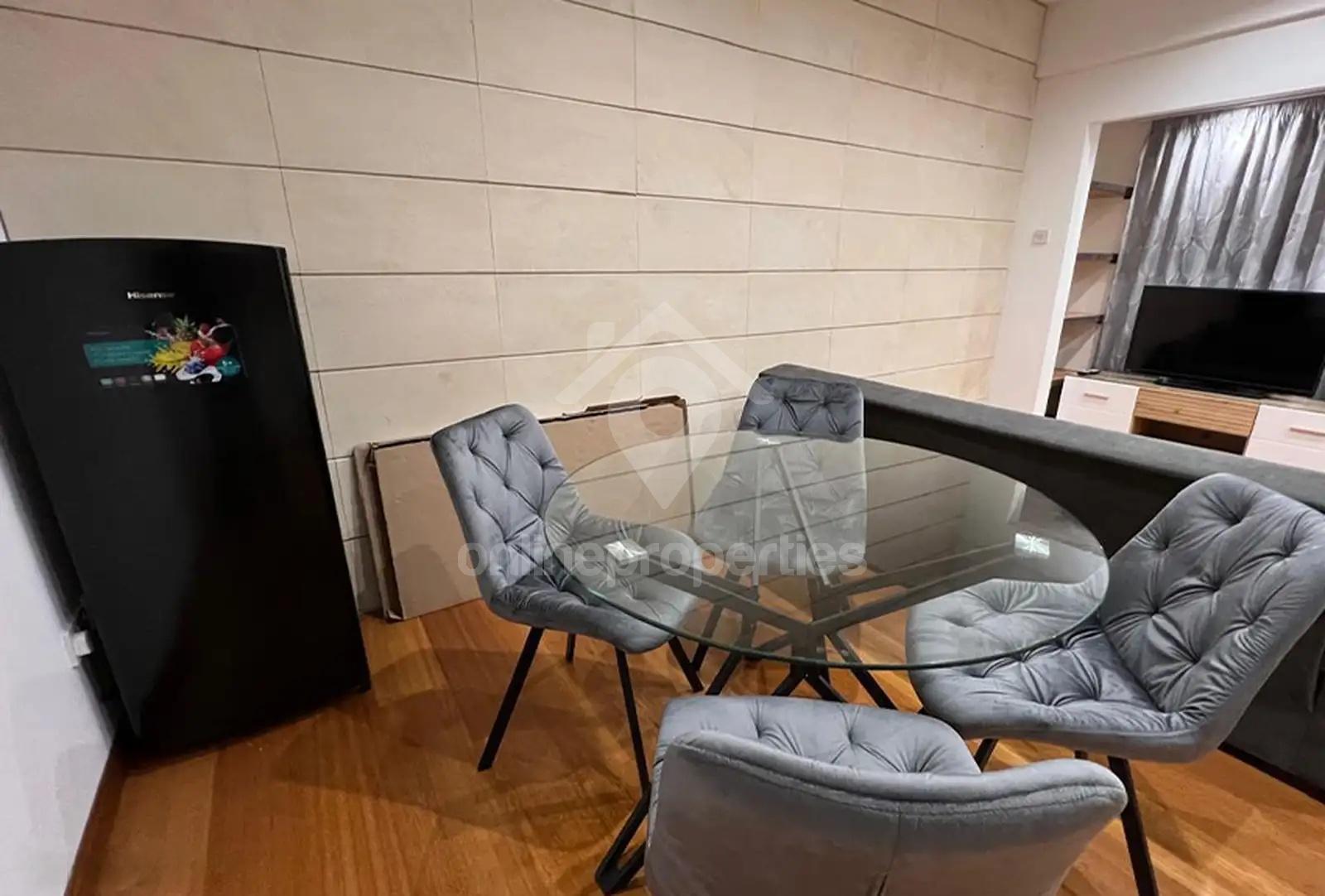 To change image, hover mouse over thumbnails below