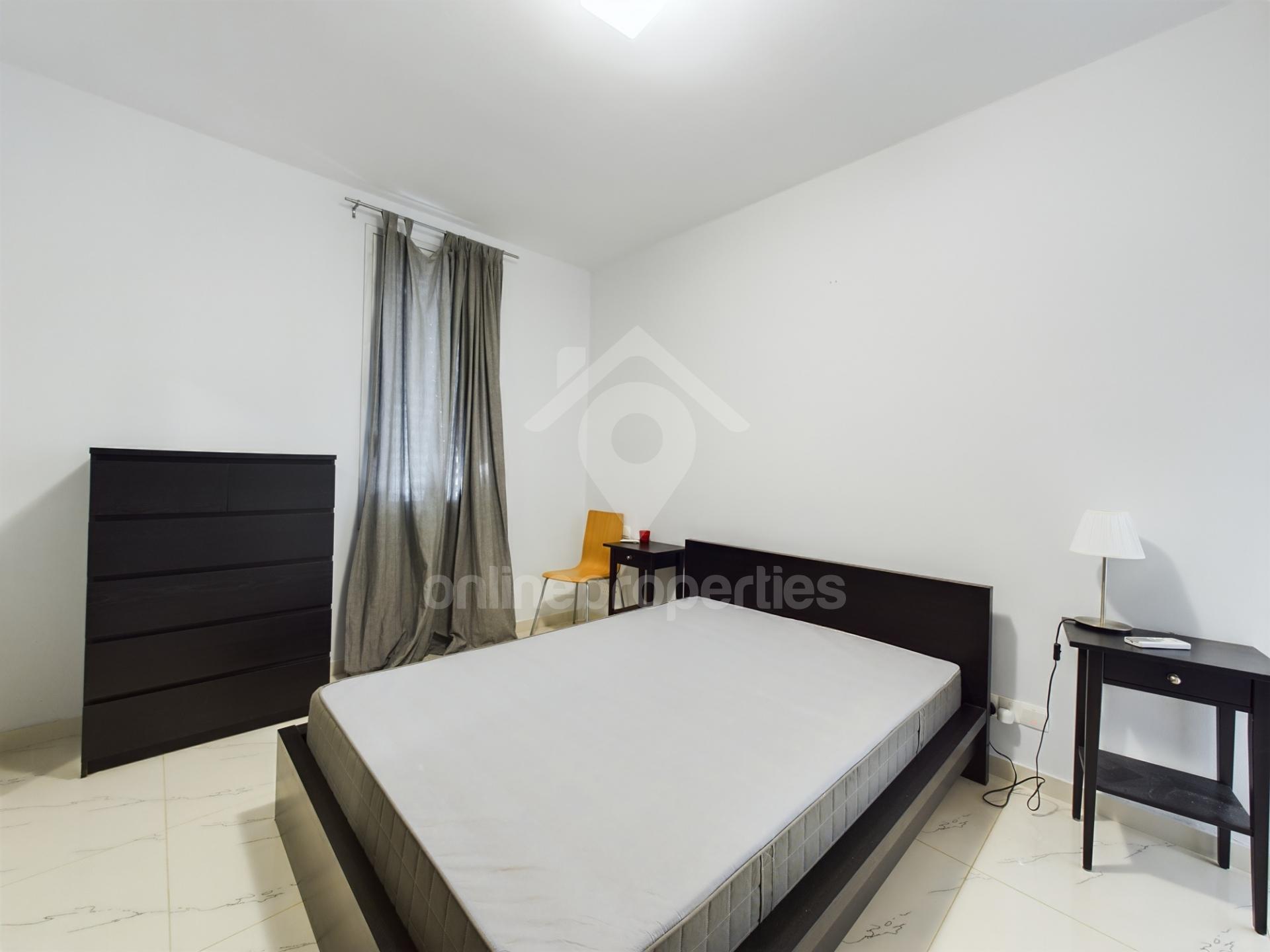 To change image, hover mouse over thumbnails below